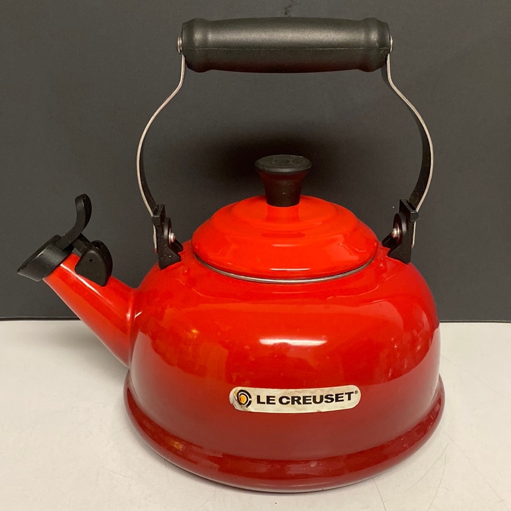 Le Creuset Red Whistle Tea Kettle 1.7 Quarts